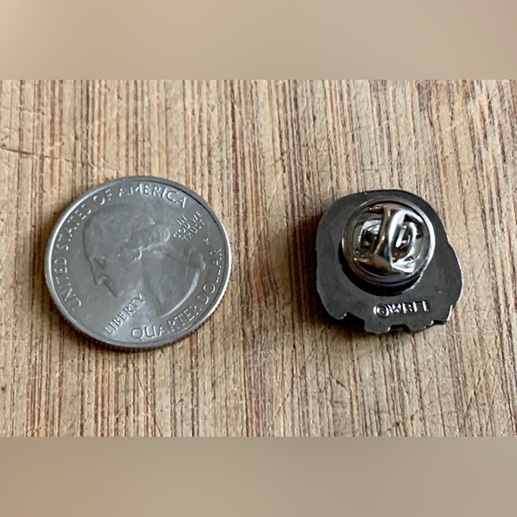 Officially Licensed Enameled Metal Chibi Hedwig HARRY POTTER Owl Badge Pin - Picture 9 of 11